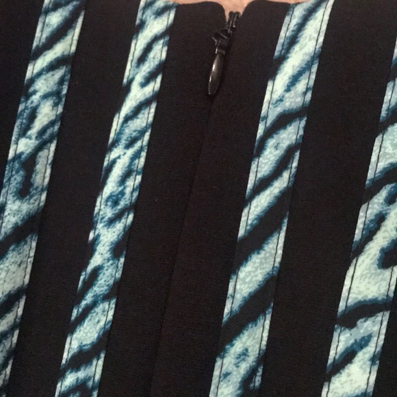 Bcbg black dress with vertical turquoise stripes - Picture 6 of 8